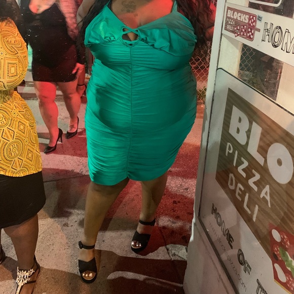 Green ruched dress - Picture 2 of 2